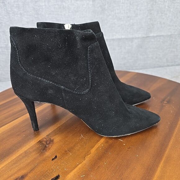 Nine West Shoes - Nine West fast Black heeled bootie Zip closer Size‎  6